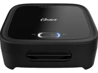 Sandwichera Oster® Compacta Con Platos Hondos Ckstsm400 Color Negro